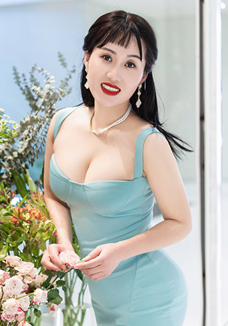 Gorgeous member profiles: Hui (Faye), Thai member for romantic companionship