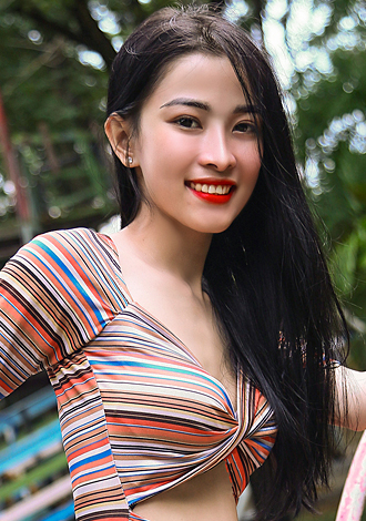 Date the member of your dreams: beautiful Asian Member THI TRUC GIANG from Ha Noi